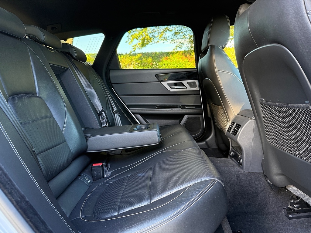 Jaguar XF 2.0D 180 Portfolio Black #38