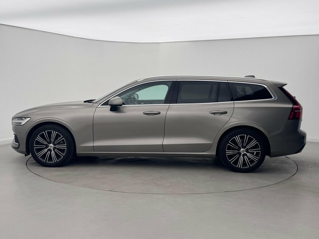 Volvo V60 2.0 D3 150 Momentum Plus Black #4