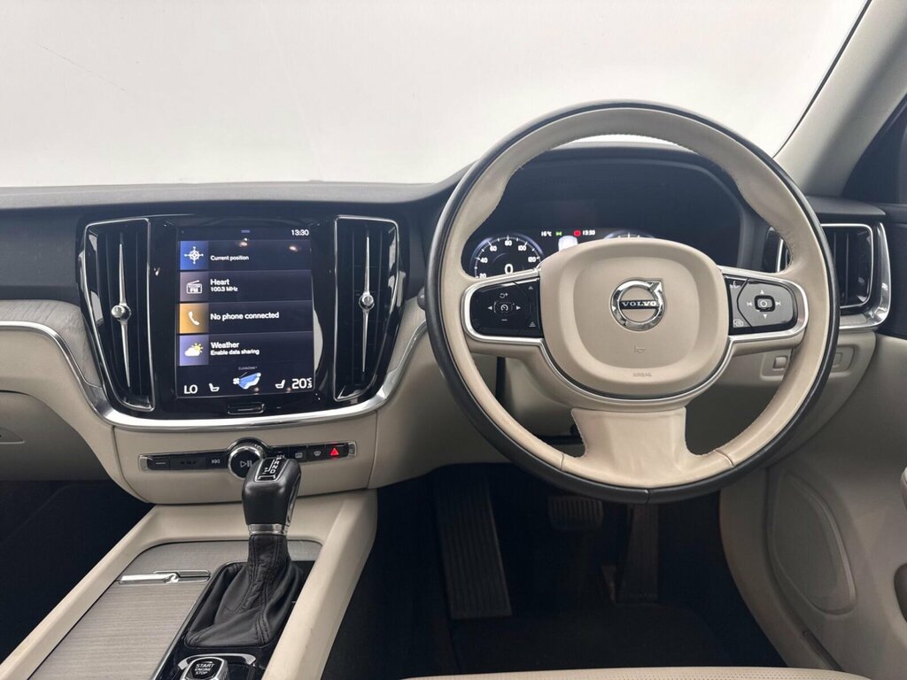 Volvo V60 2.0 D3 150 Momentum Plus Black #7