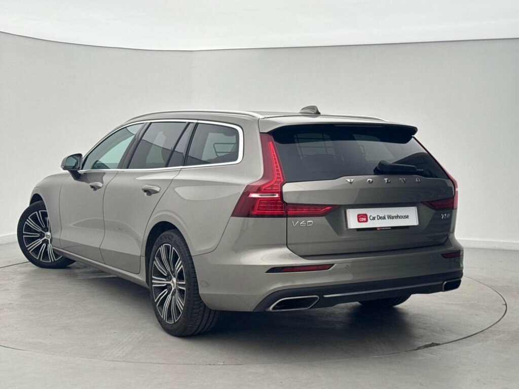 Volvo V60 2.0 D3 150 Momentum Plus Black #3