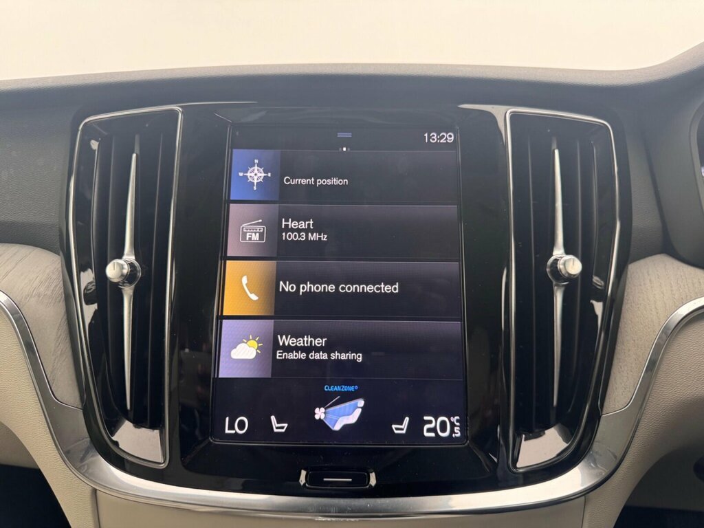 Volvo V60 2.0 D3 150 Momentum Plus Black #15