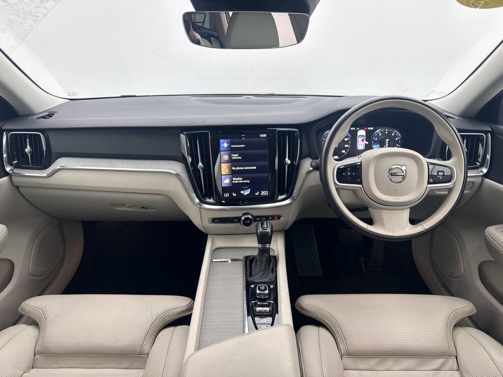 Volvo V60 2.0 D3 150 Momentum Plus Black #8