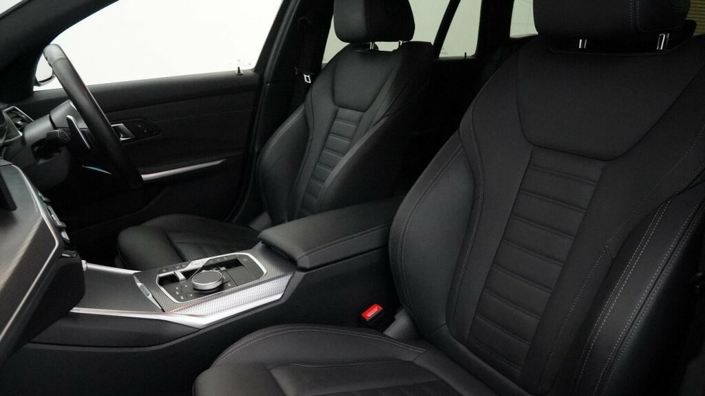 BMW 3 Series 330E Xdrive M Sport Step #24