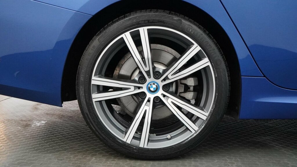 BMW 3 Series 330E Xdrive M Sport Step #14