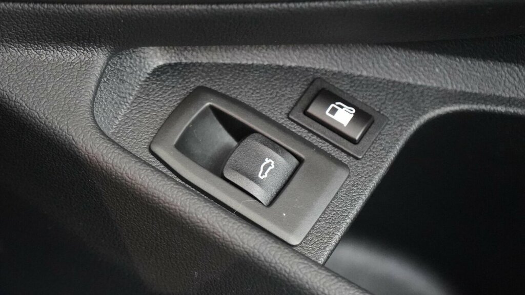 BMW 3 Series 330E Xdrive M Sport Step #20