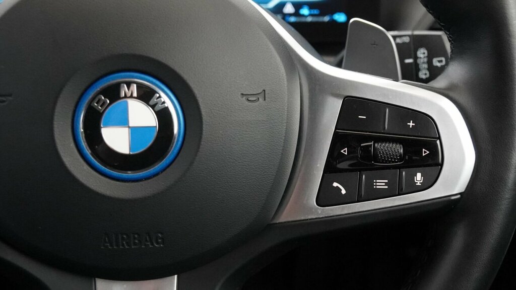 BMW 3 Series 330E Xdrive M Sport Step #18