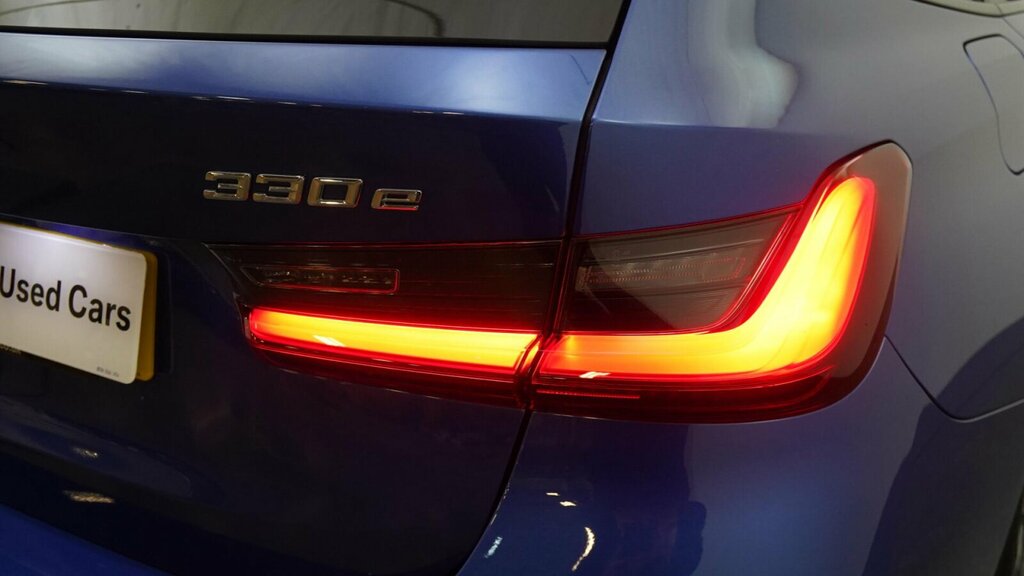 BMW 3 Series 330E Xdrive M Sport Step #21