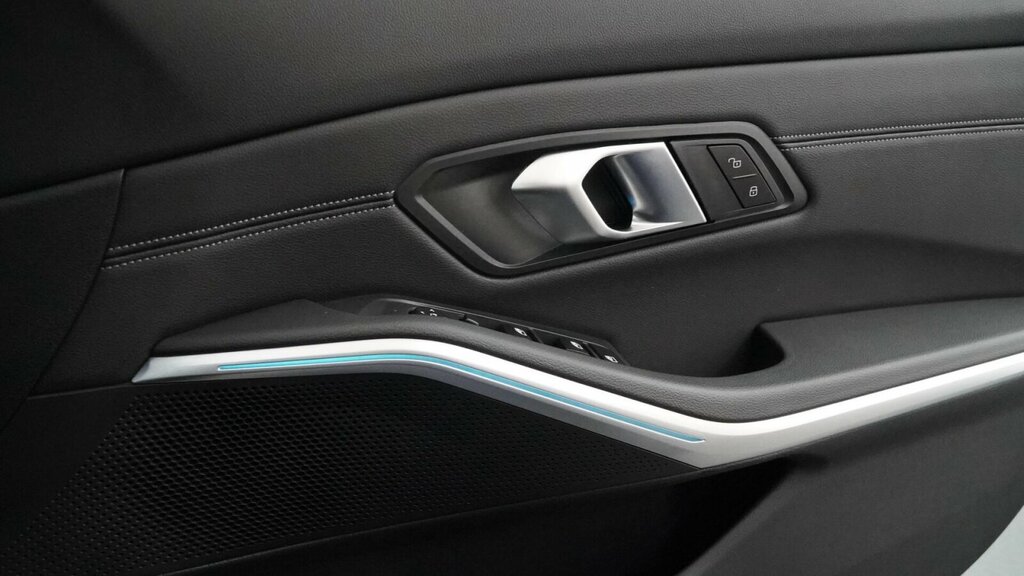 BMW 3 Series 330E Xdrive M Sport Step #31