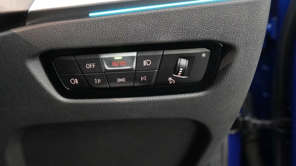BMW 3 Series 330E Xdrive M Sport Step #32