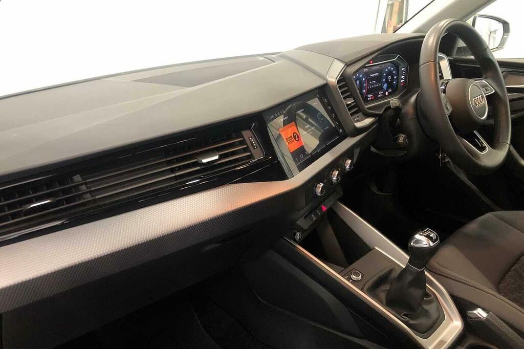 Audi A1 Sport 25 Tfsi 95 Ps 5-Speed Silver #2