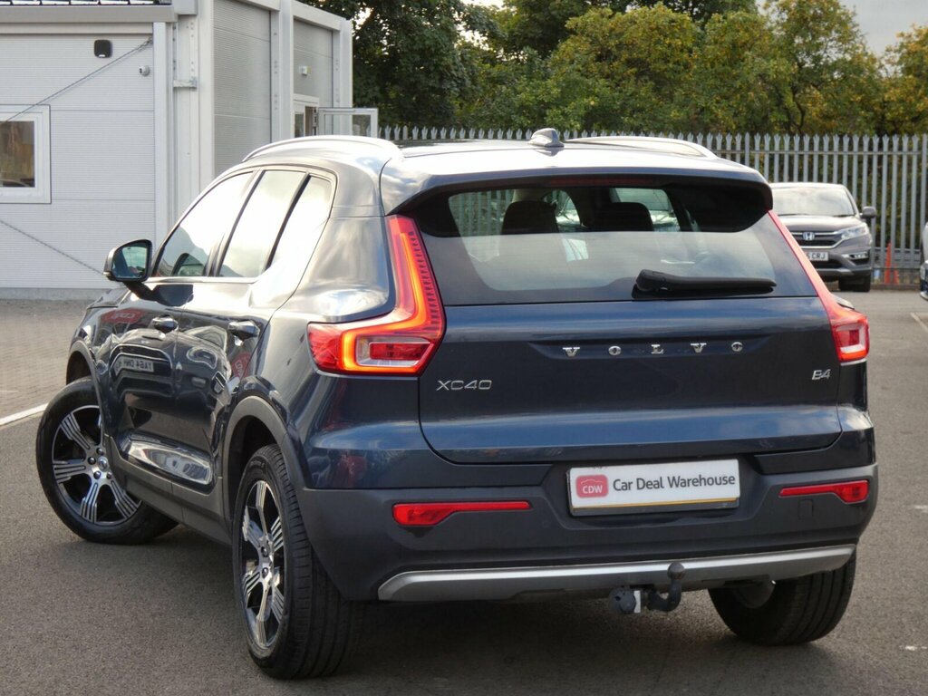Volvo XC40 2.0L T4 R-design Pro 188 Bhp White #25