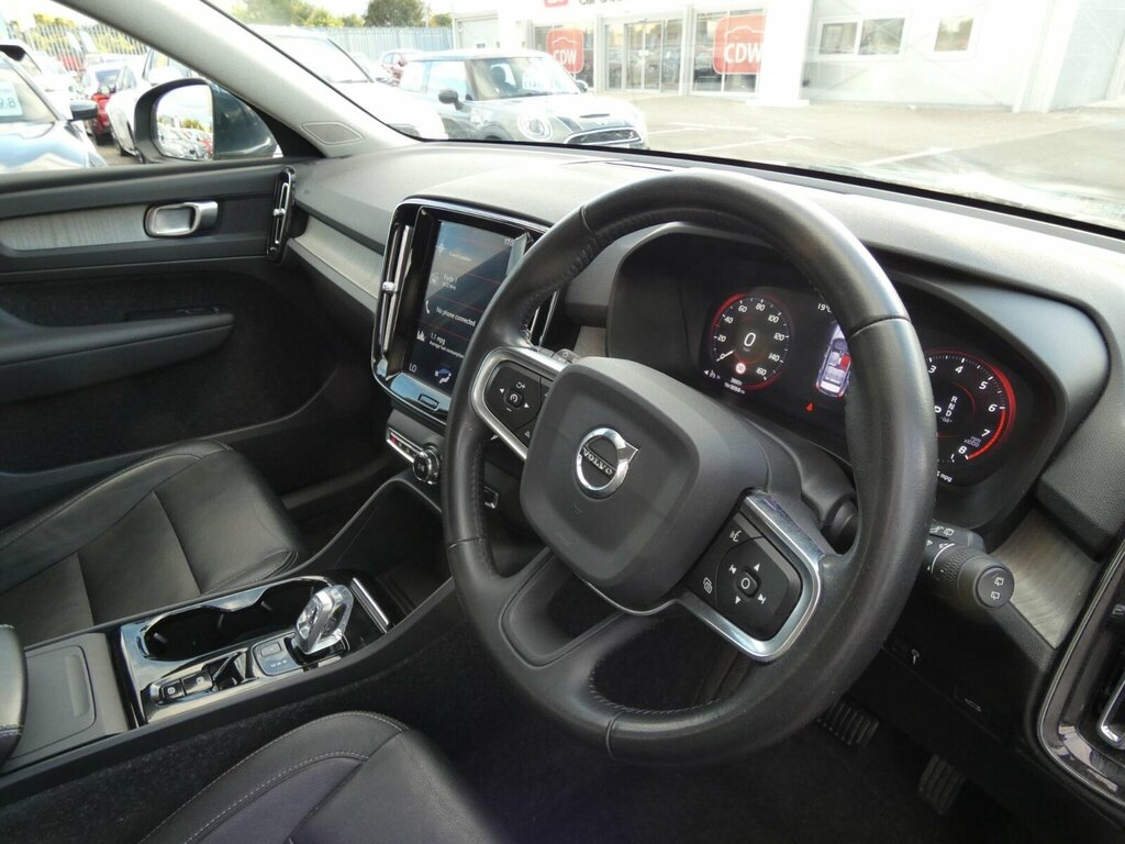 Volvo XC40 2.0L T4 R-design Pro 188 Bhp White #8