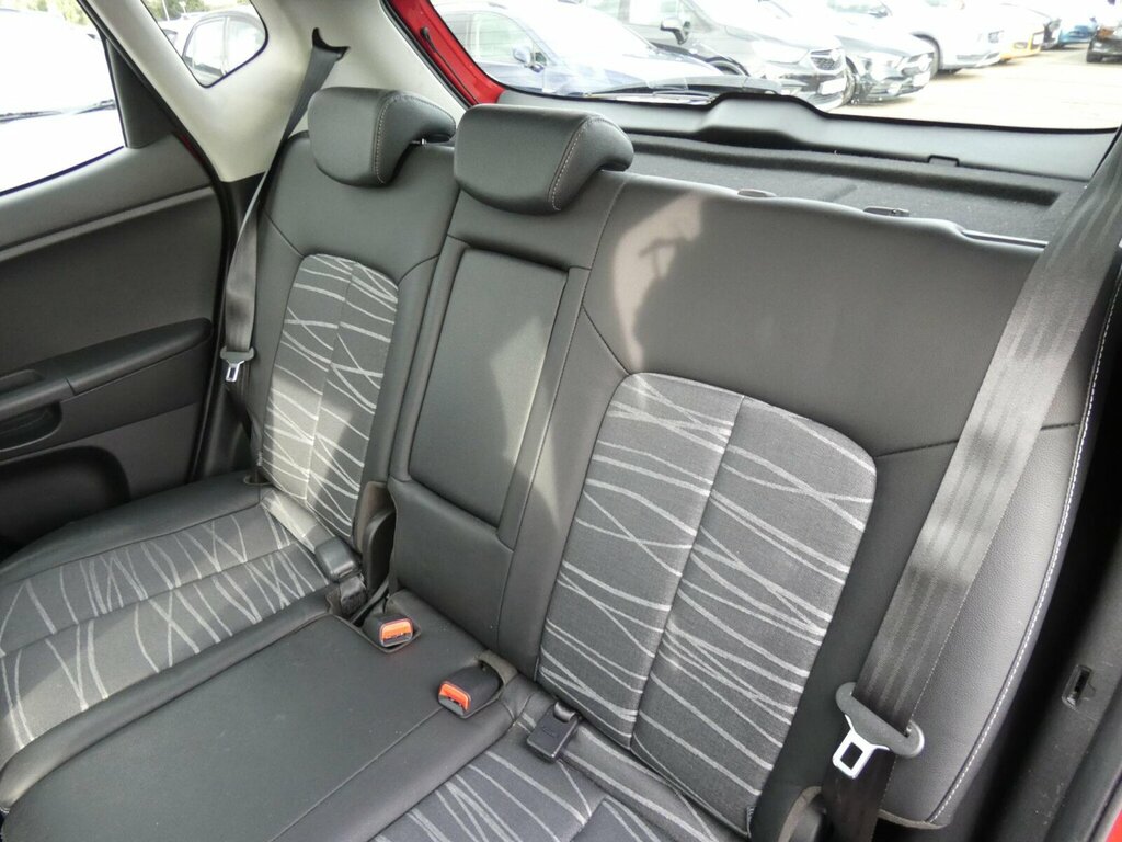 Kia Venga 2017 1.6 Only 23,000Mls,sat Nav,bluetoot Silver #12