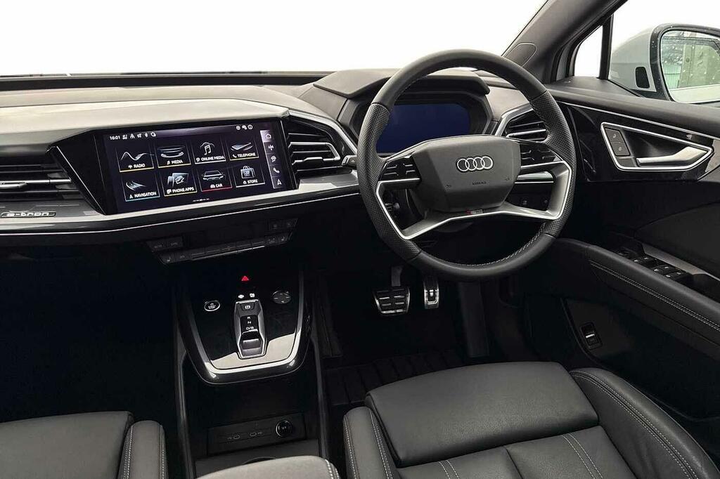 Audi Q4 E Tron S Line 45 210,00 Kw White #2