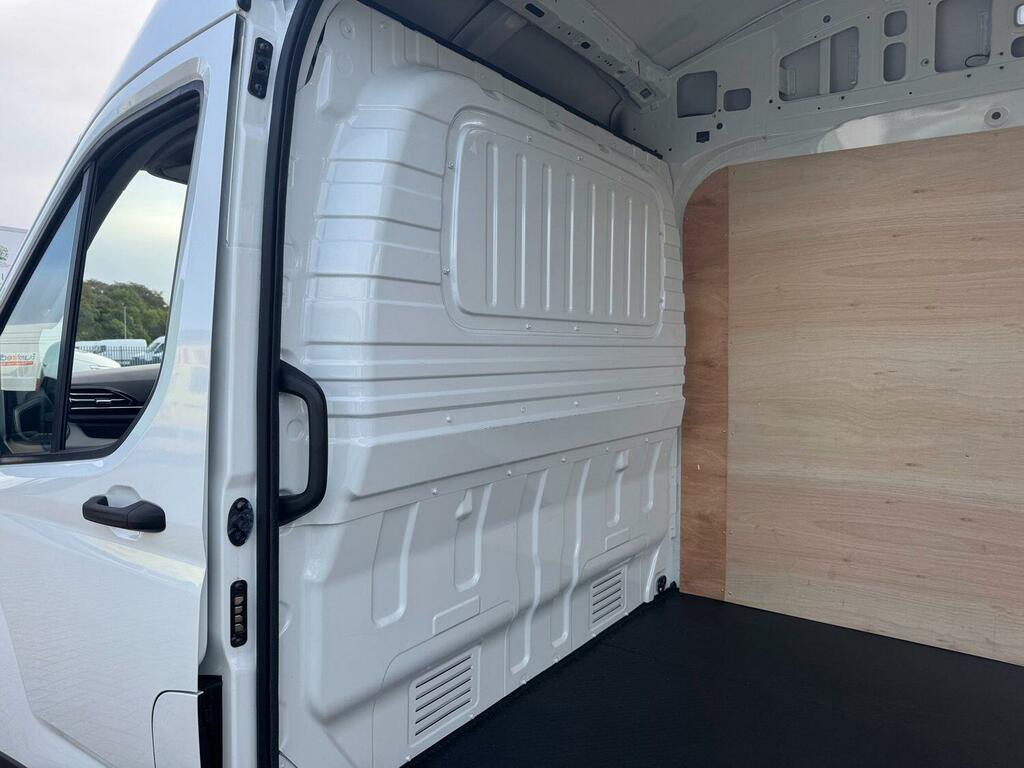 Maxus Deliver 9 Rwd Lxh Base L3h3 150 3500 White #12