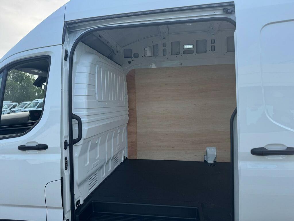 Maxus Deliver 9 Rwd Lxh Base L3h3 150 3500 White #13