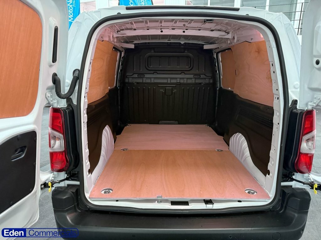 Vauxhall Combo 1.5L Prime 6Dr White #4