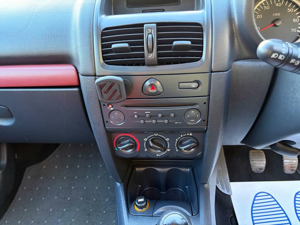 Renault Clio 1.2 Authentique Beige #16