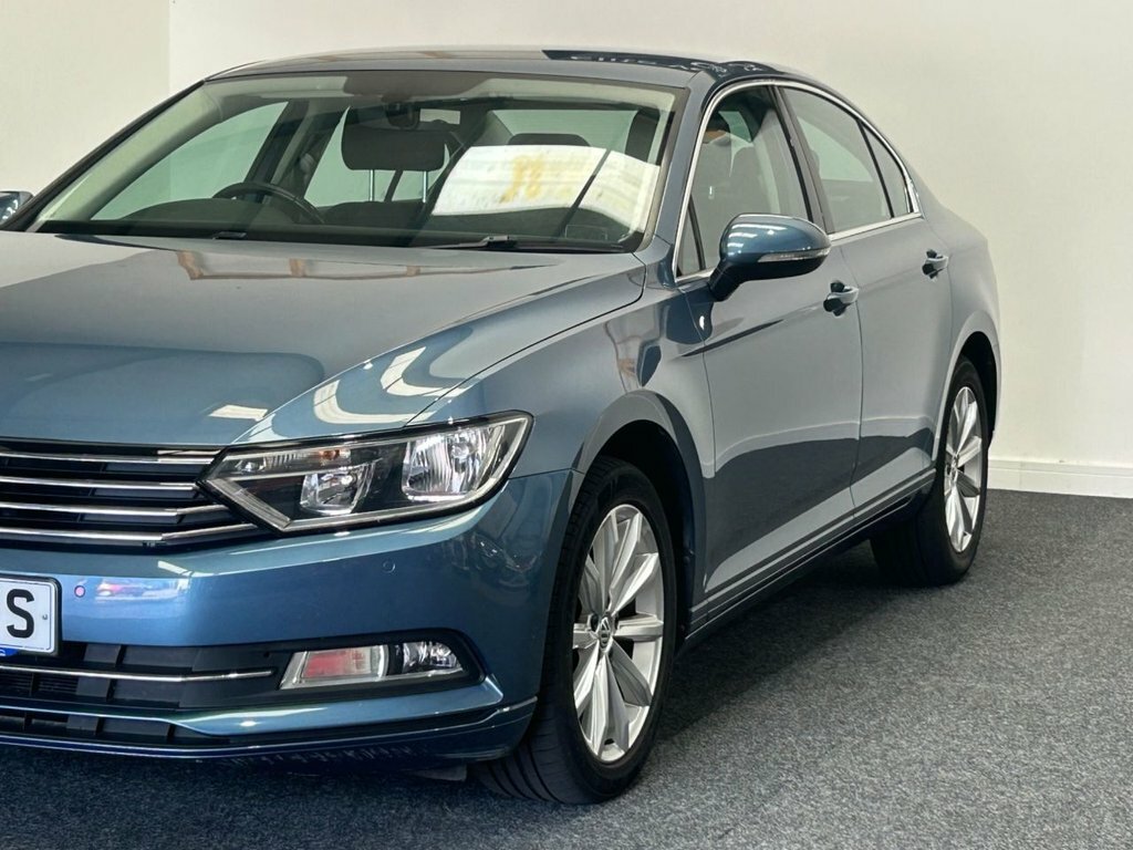 Volkswagen Passat Saloon VX16BVS Blue #5