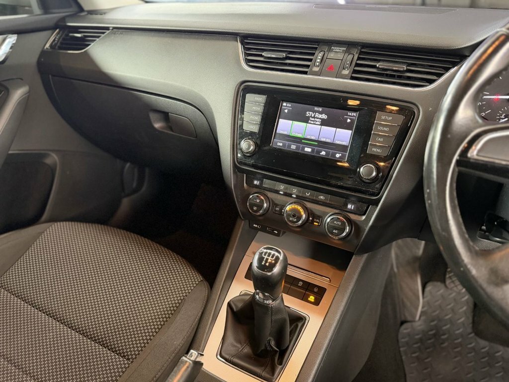 Skoda Octavia Octavia Vrs Tdi Cr White #16