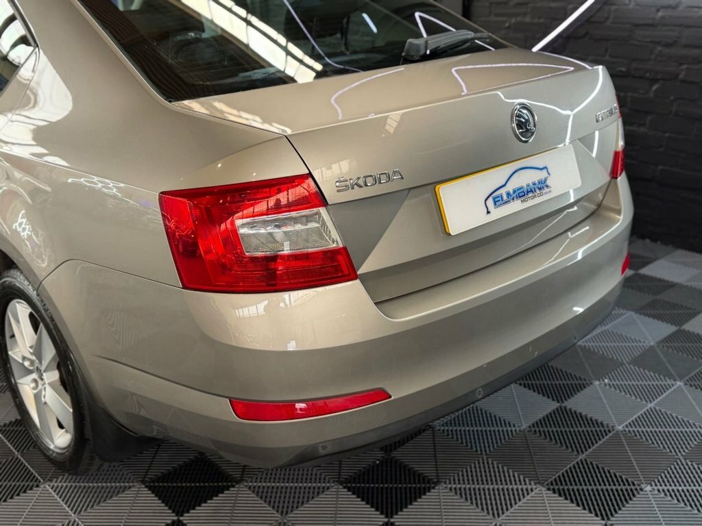 Skoda Octavia Octavia Vrs Tdi Cr White #9