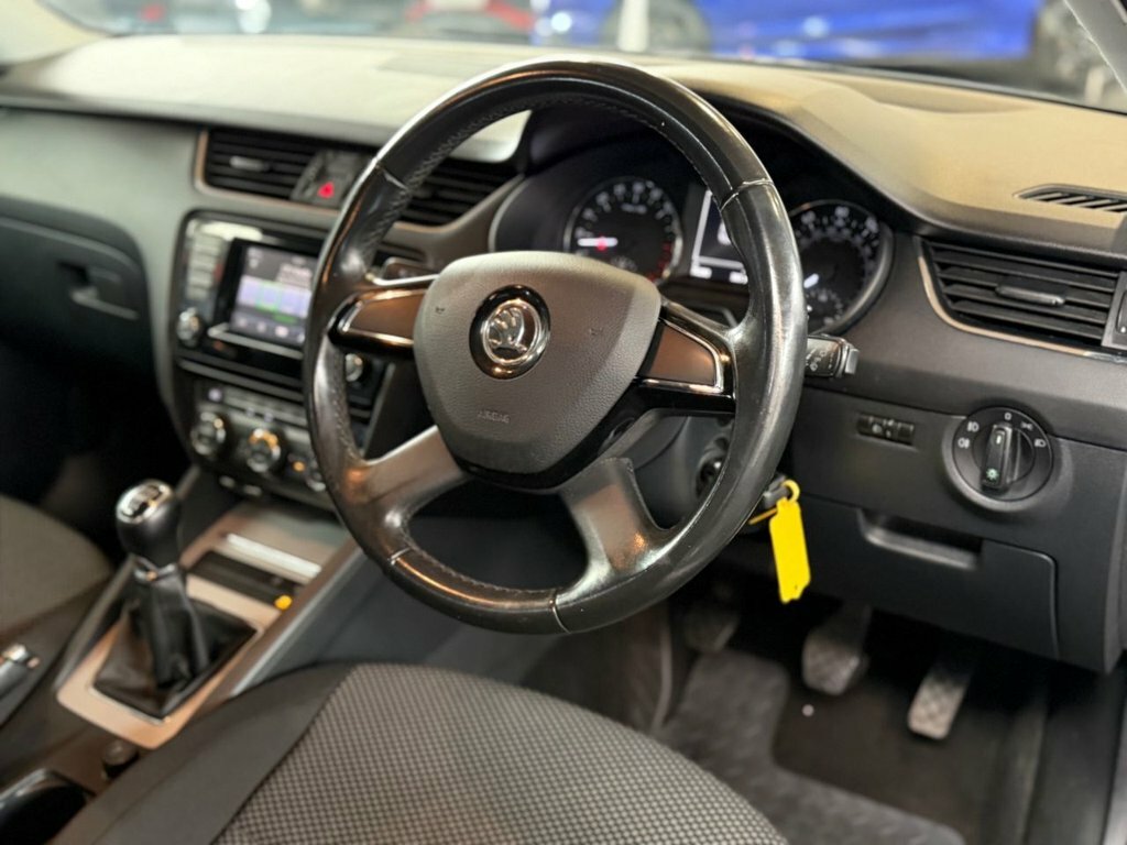 Skoda Octavia Octavia Vrs Tdi Cr White #30