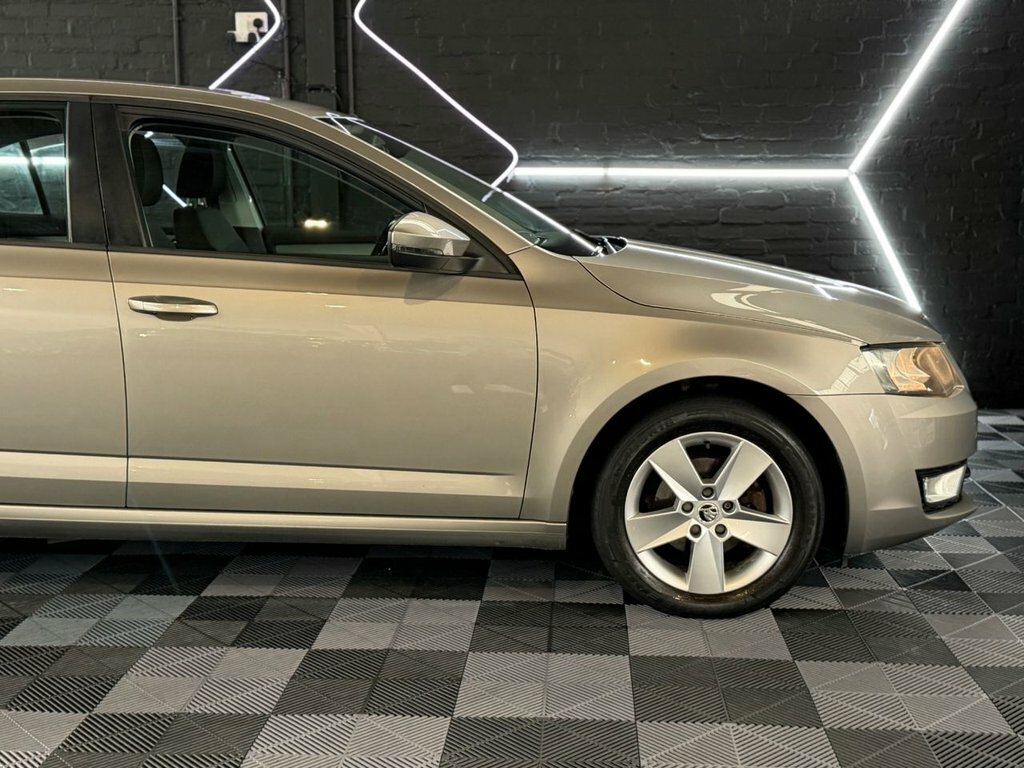 Skoda Octavia Octavia Vrs Tdi Cr White #25