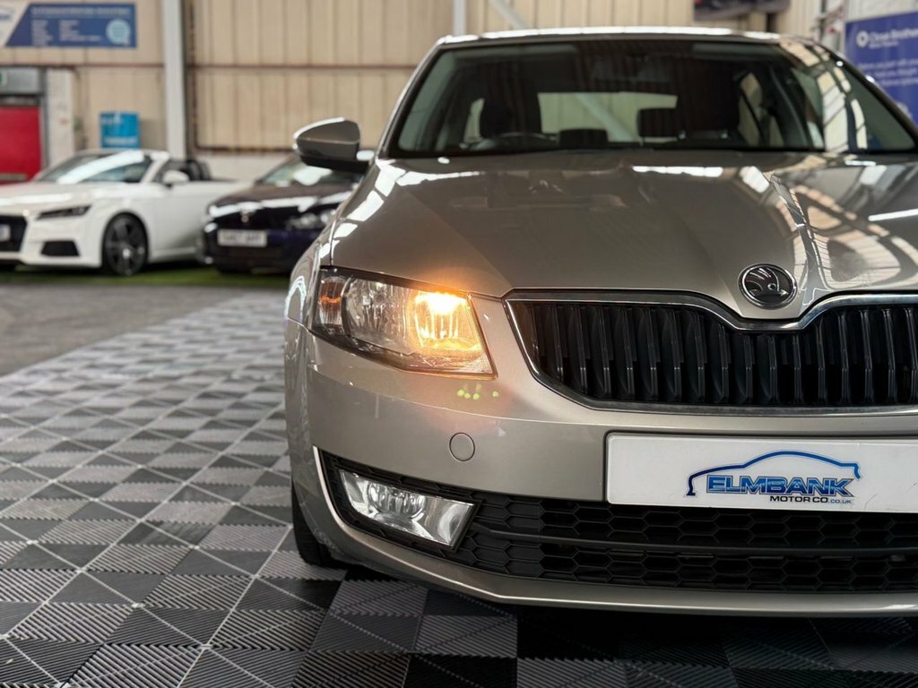 Skoda Octavia Octavia Vrs Tdi Cr White #27
