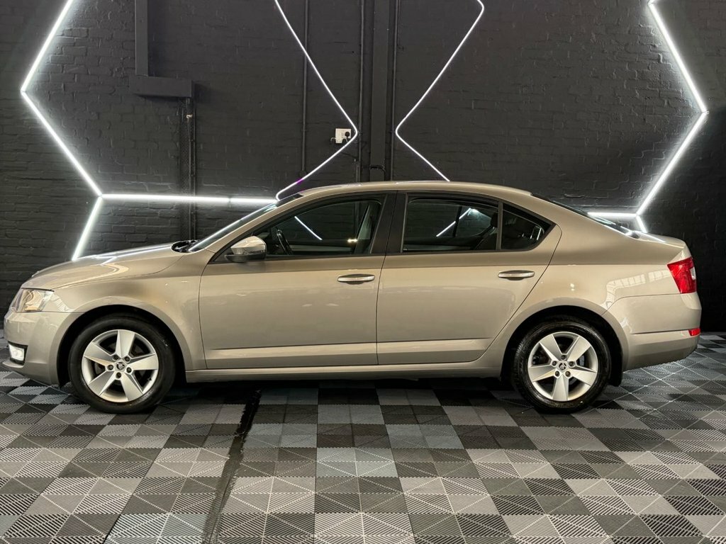 Skoda Octavia Octavia Vrs Tdi Cr White #4