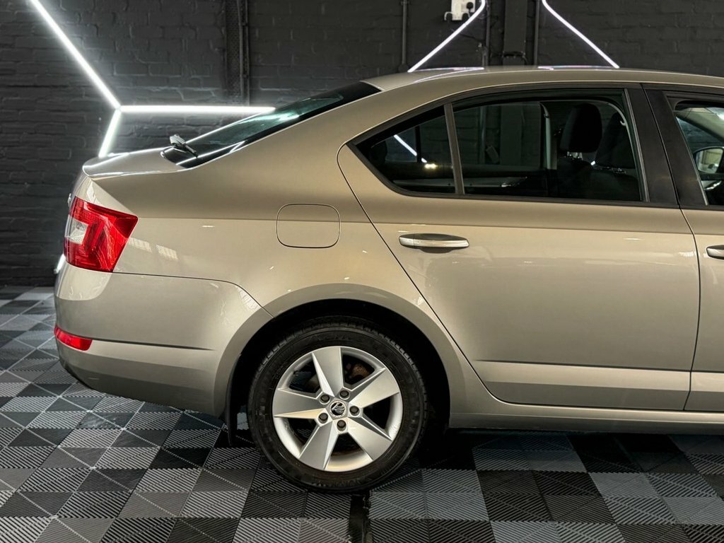 Skoda Octavia Octavia Vrs Tdi Cr White #24