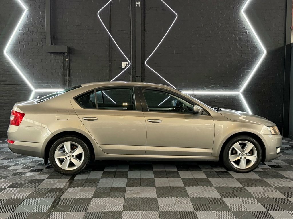 Skoda Octavia Octavia Vrs Tdi Cr White #23