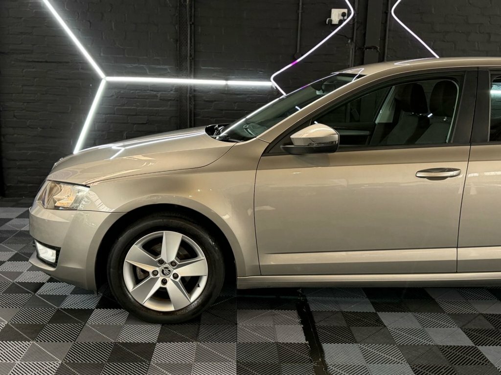 Skoda Octavia Octavia Vrs Tdi Cr White #5