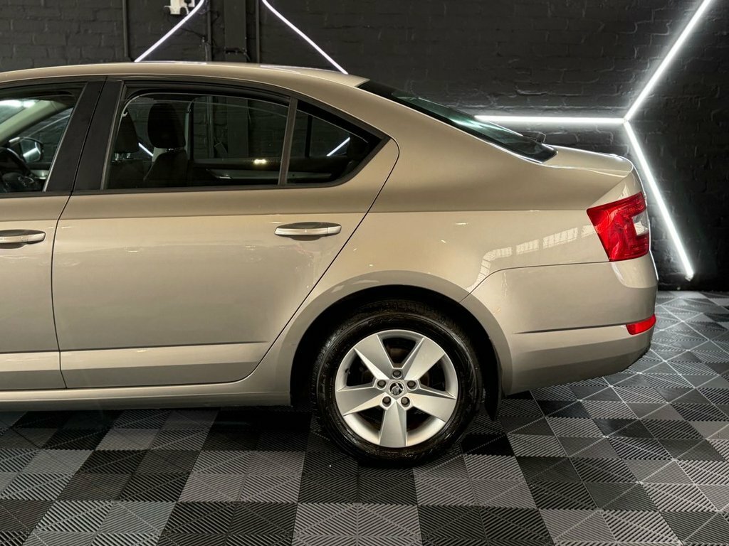 Skoda Octavia Octavia Vrs Tdi Cr White #6