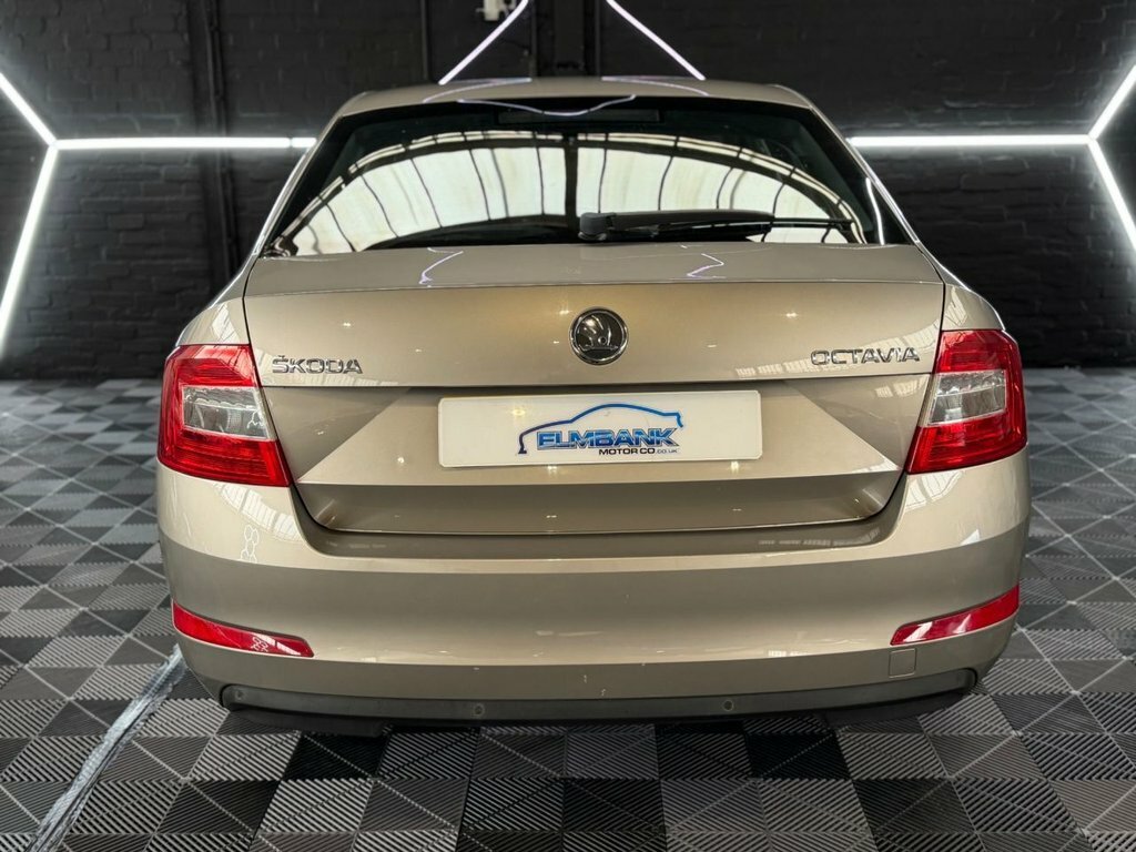 Skoda Octavia Octavia Vrs Tdi Cr White #18