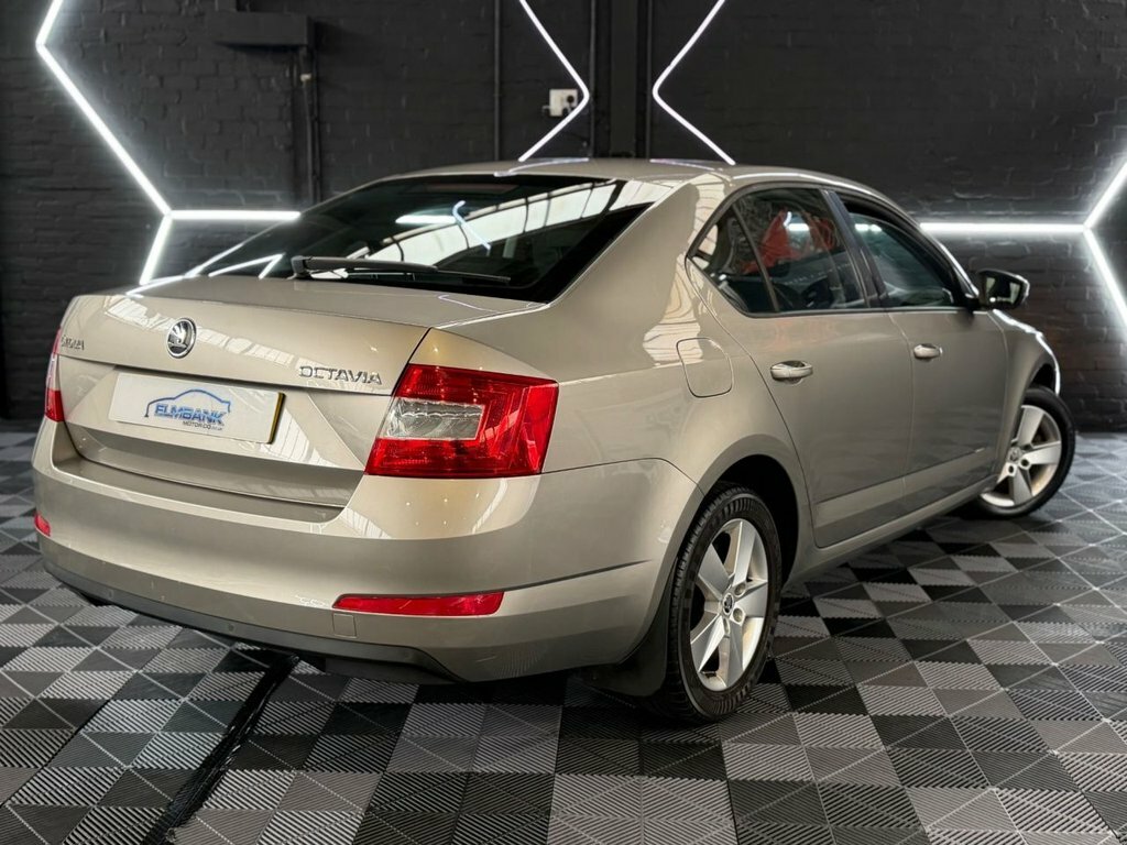Skoda Octavia Octavia Vrs Tdi Cr White #22