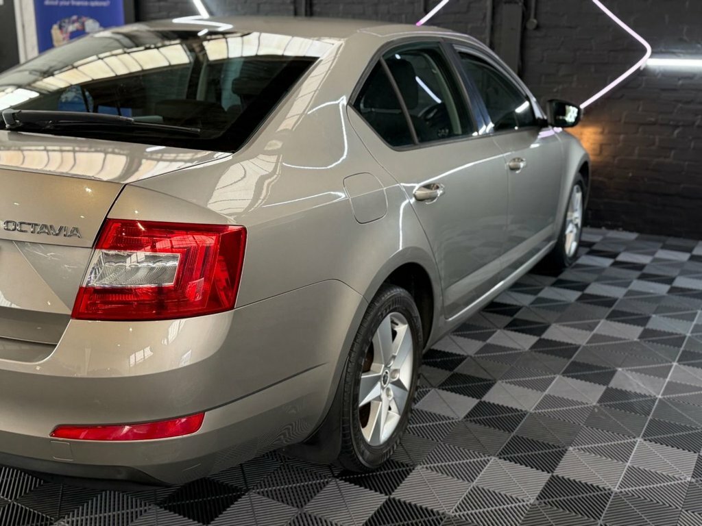 Skoda Octavia Octavia Vrs Tdi Cr White #19