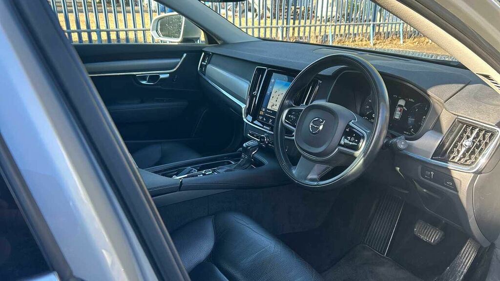 Volvo V90 D4 Momentum Silver #4