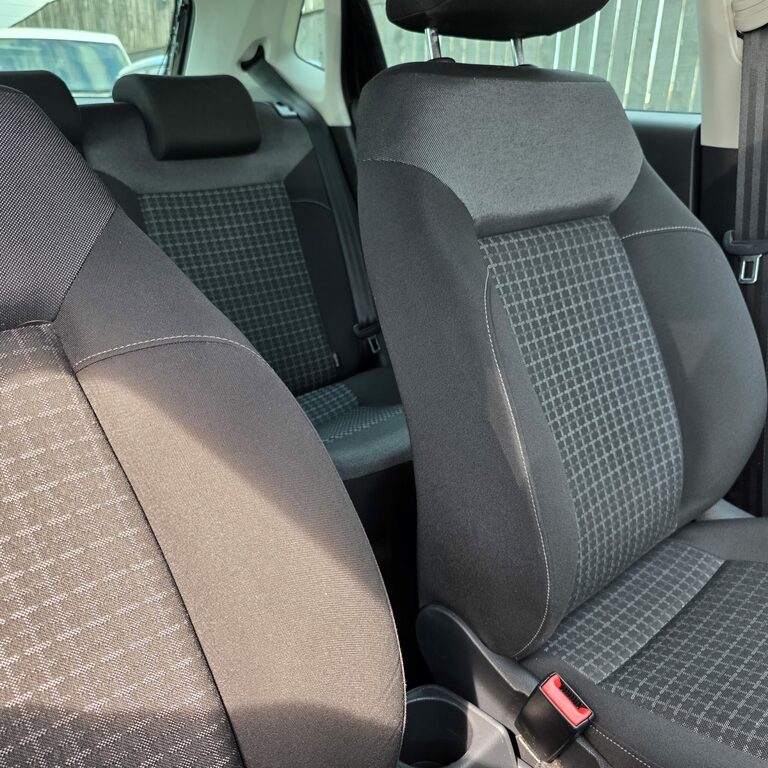 Volkswagen Polo 1.2 Tsi Match Black #4