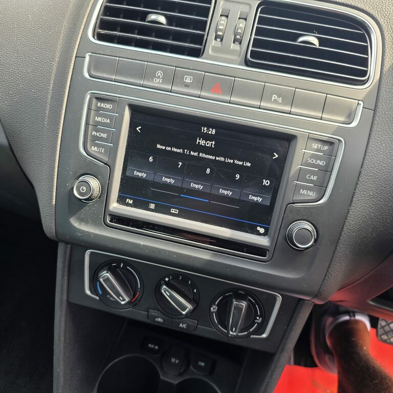 Volkswagen Polo Black #10