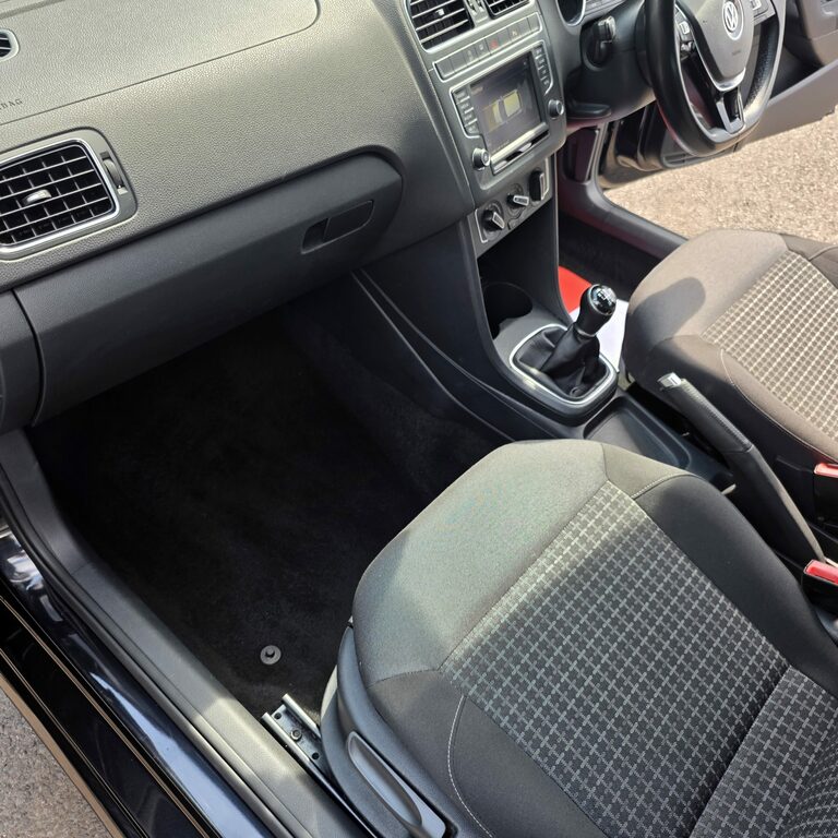 Volkswagen Polo 1.2 Tsi Match Black #2