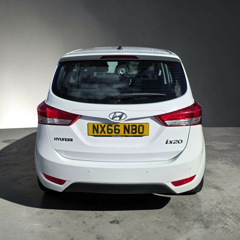 Hyundai Ix20 1.4 Bluedrive Se Mpv White #3