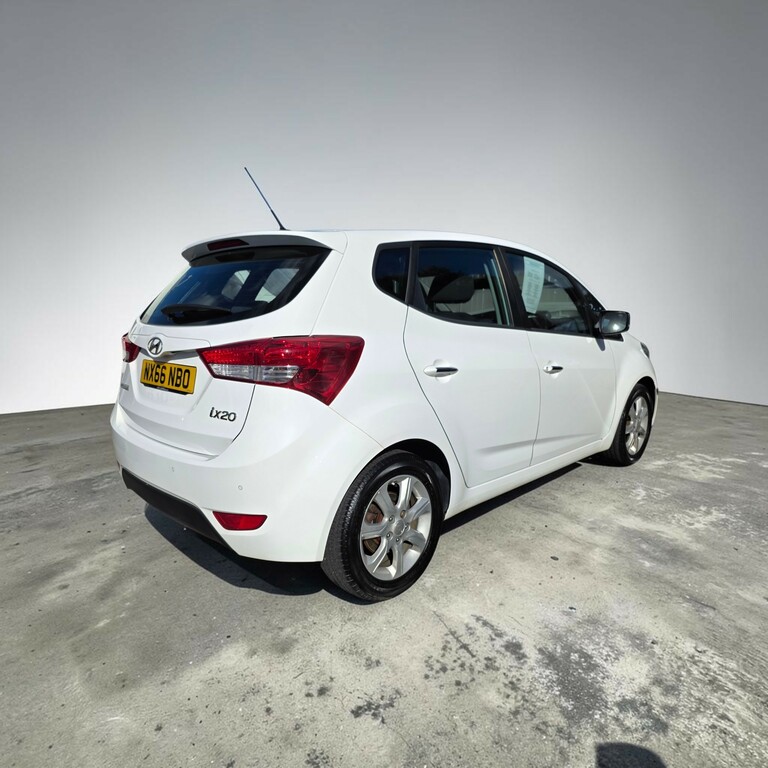 Hyundai Ix20 1.4 Bluedrive Se Mpv White #2