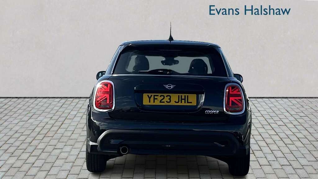 Mini Hatch 1.5 Cooper Classic Premium 2023 Black #2