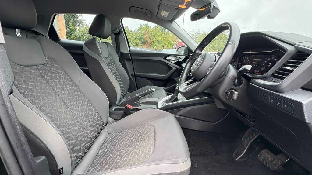 Audi A1 35 Tfsi Sport S Tronic 2019 Black #3