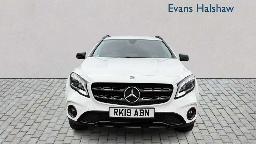 Mercedes-Benz GLA Class 180 Urban Edition 2019 RK19ABN White #5