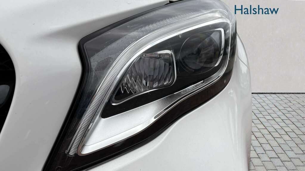 Mercedes-Benz GLA Class 180 Urban Edition 2019 RK19ABN White #6