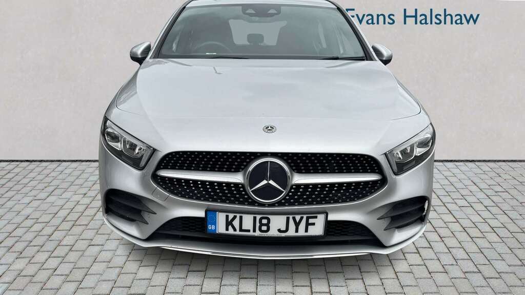 Mercedes-Benz A Class A200 Amg Line Premium 2018 KL18JYF #2