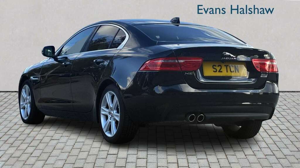 Jaguar XE 2.0D 180 Portfolio Awd 2017 Black #2