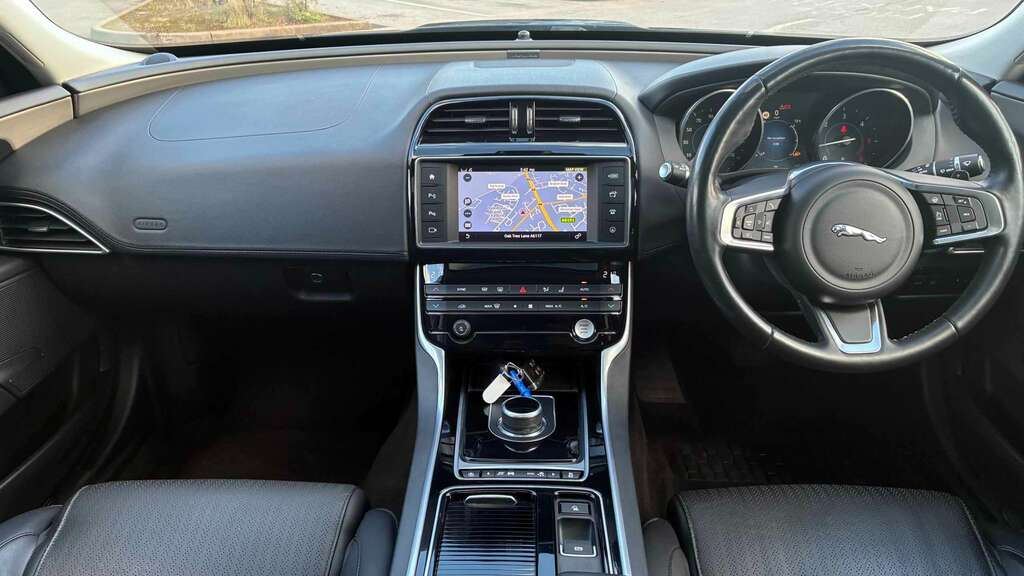 Jaguar XE 2.0D 180 Portfolio Awd 2017 Black #3