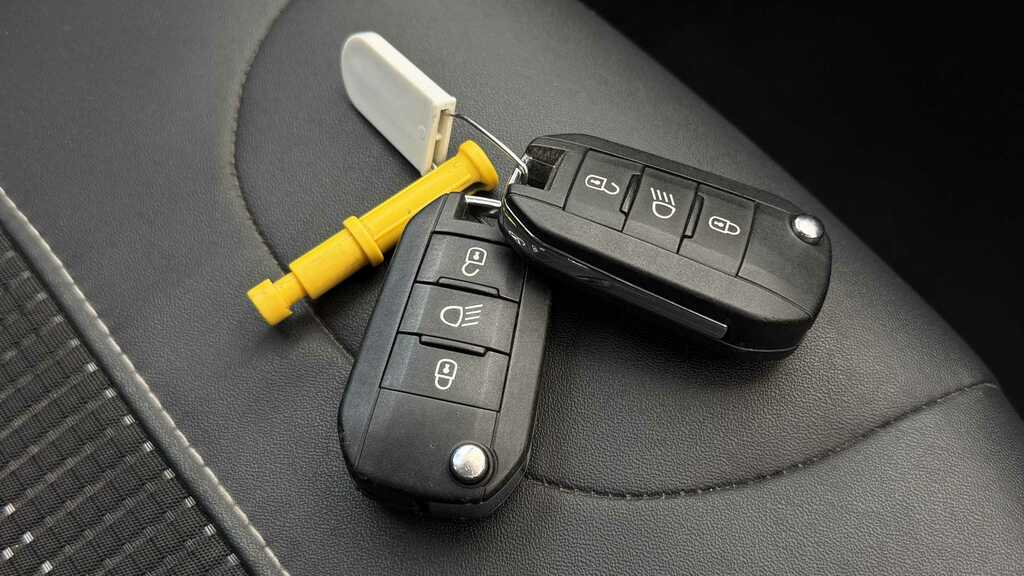 Peugeot 2008 1.2 Puretech Active Euro Black #18